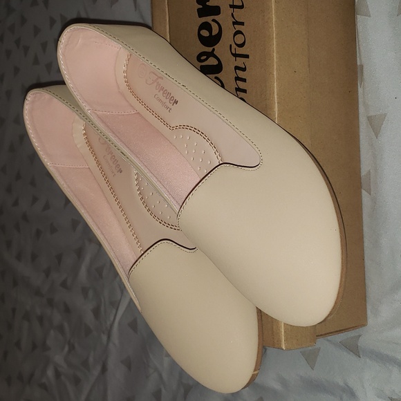 New Nude Flats 8.5 - Picture 1 of 5